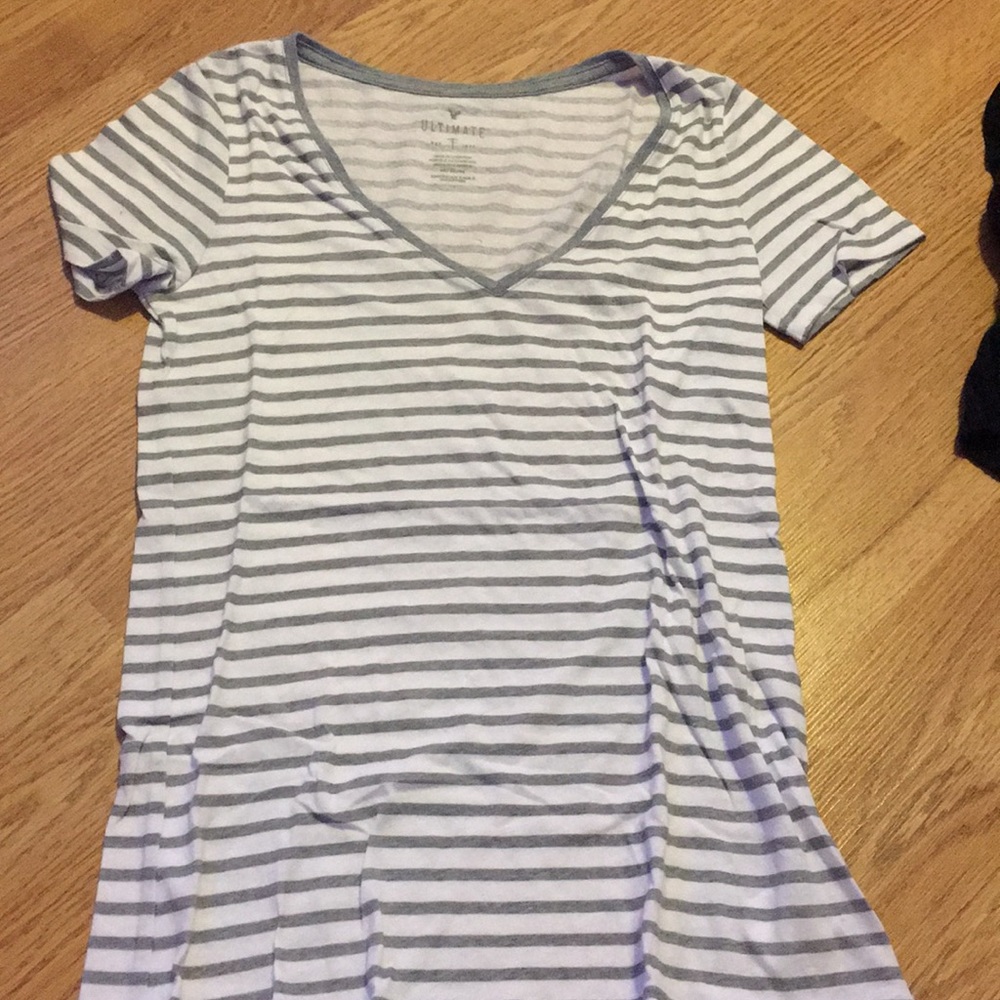 V neck tee